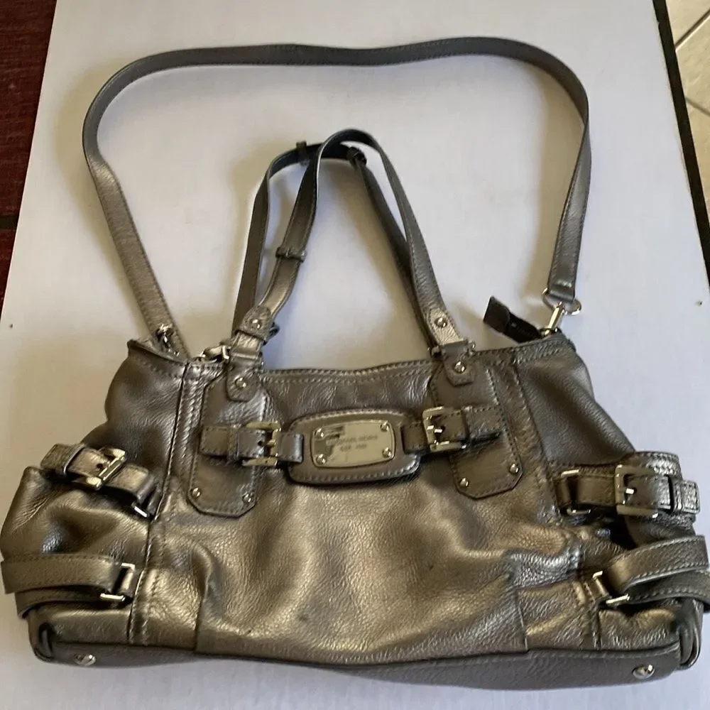MICHAEL KORS Metallic Silver Gray Pebbled Leather Hobo Style Bag